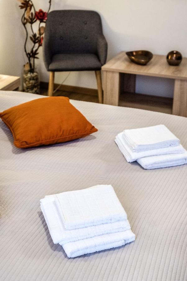 Downtown Charm With Balcony And Garden View Apartman Budapest Kültér fotó