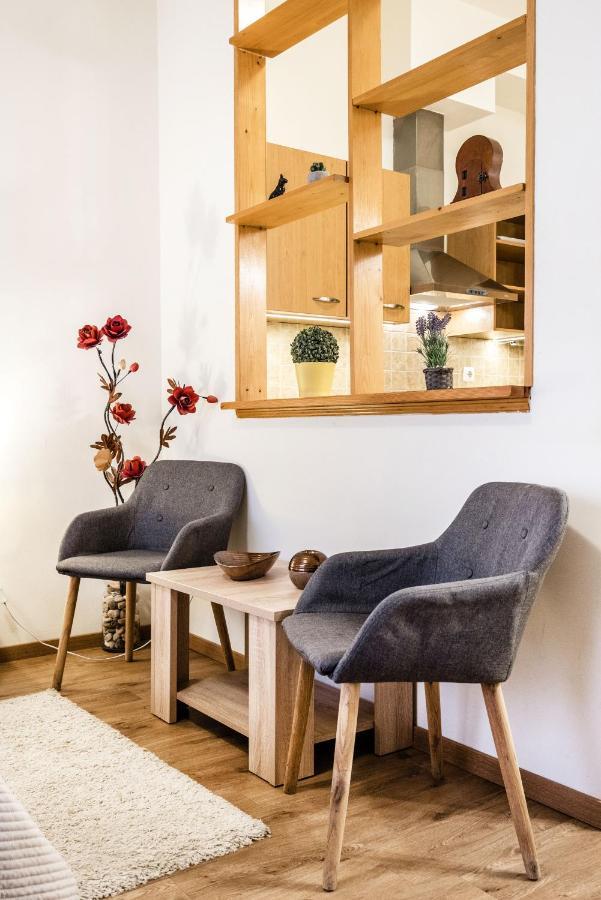 Downtown Charm With Balcony And Garden View Apartman Budapest Kültér fotó