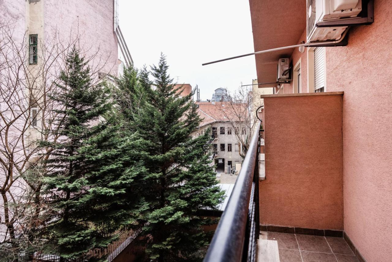 Downtown Charm With Balcony And Garden View Apartman Budapest Kültér fotó