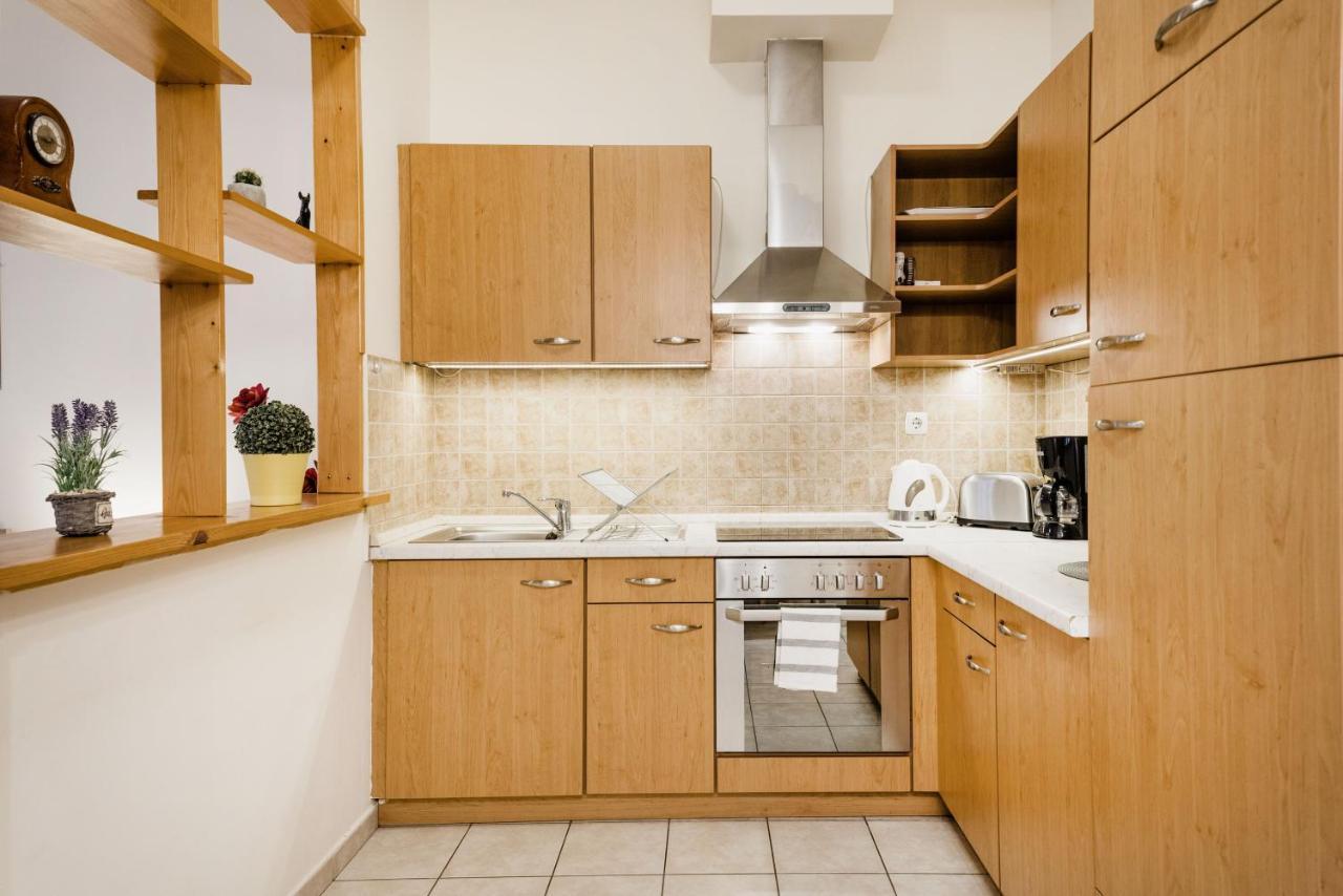 Downtown Charm With Balcony And Garden View Apartman Budapest Kültér fotó